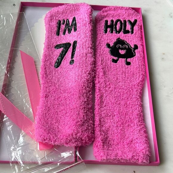 New Happypop Pink Fuzzy ‘I’m 7 socks  with Fun Design - Picture 1 of 4